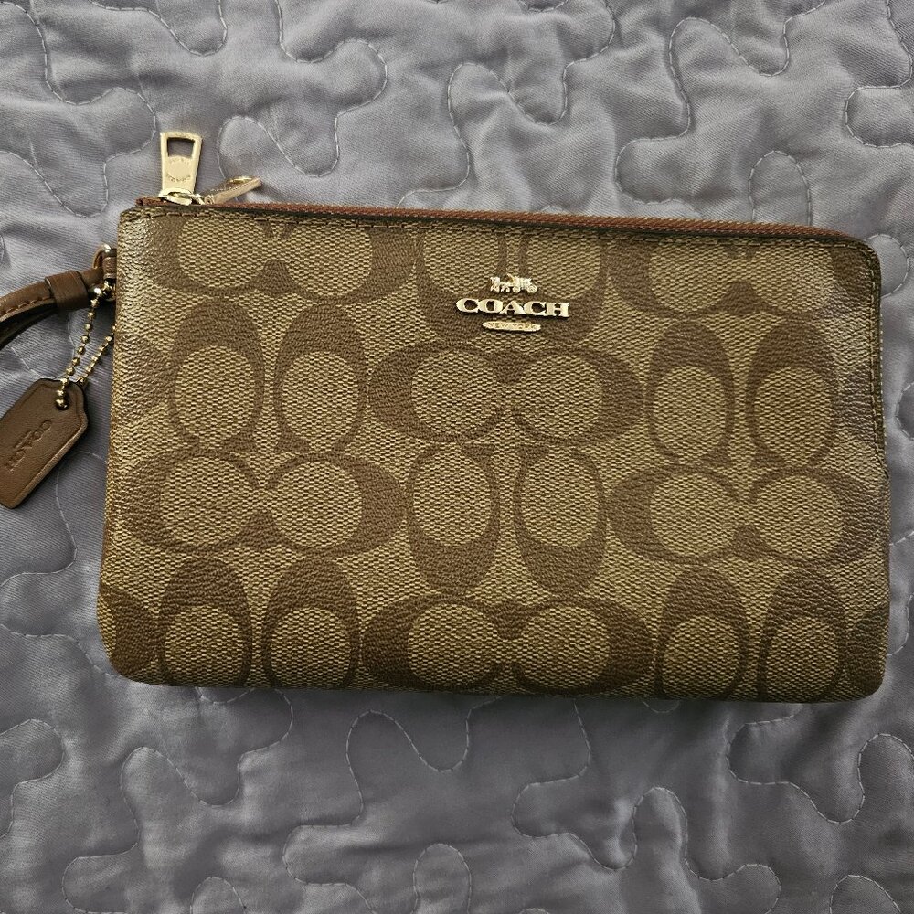Double Corner Zip Wristlet in Signature Canvas